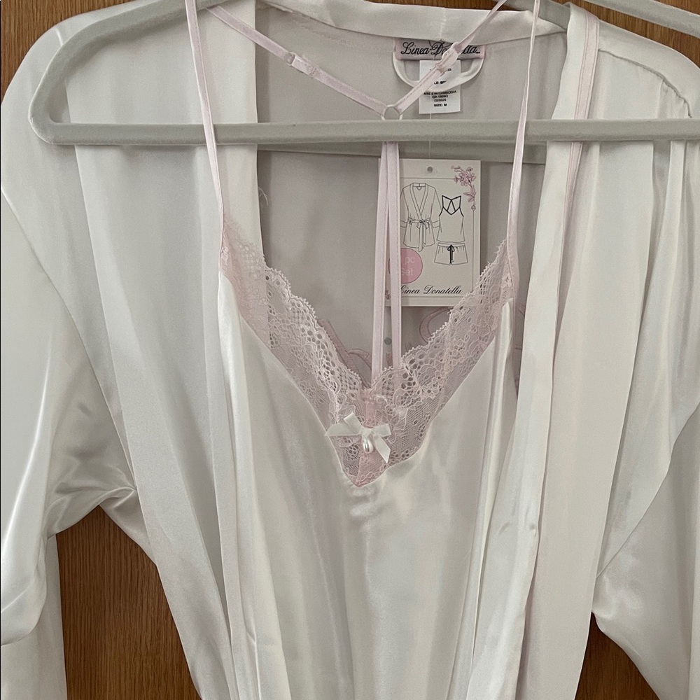 Linea Donatella Ivory Satin Robe with Blush Lace
Bride on back